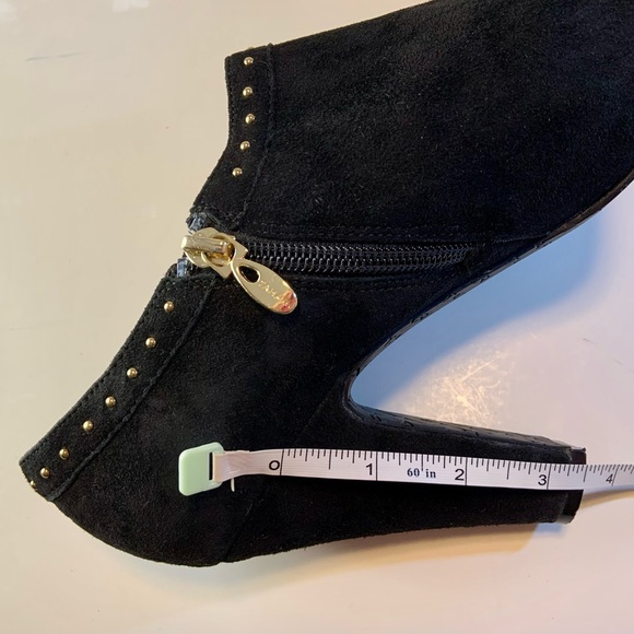 Tahari Ramona Black Suede Leather Gold Studs Ankle Boots Bootie Heels Shoes 10M - Picture 8 of 11